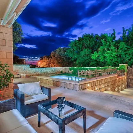 Stunning With Private Pool